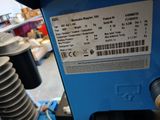 une photo d'une machine sur laquelle est apposée une étiquette de prix