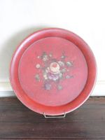 DEUX PLATEAUX de service circulaires en tôle laquée à décor … (photo 4)