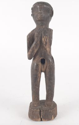 an old wooden statue of a man with his hands clasped to his chest