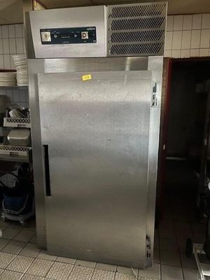 1 PROOFER inox 1 porte WILLIAMS + 2 échelles mobiles (à démo…