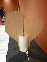 Lampe en bois et pied en métal blanc, hauteur 60 cm (photo 3)
