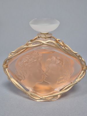 LALIQUE France "Le Baiser de Lalique"