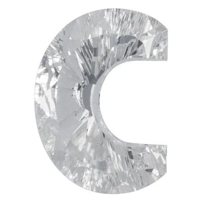 La lettre « c » est réalisée en papier d'aluminium argenté brillant.