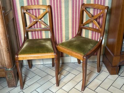 PAIRE DE CHAISES en noyer avec garniture en velours vert. - Photo 1