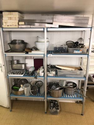 Etagère à 2 éléments et lot de batterie de cuisine diverse, … - Photo 1