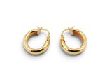 une paire de boucles d'oreilles en or sur fond blanc