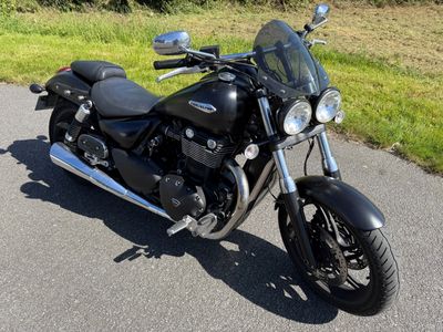 Sur Saisie : Moto Mtt2 Triumph Thunderbi 1700 CC