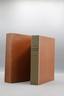 deux livres posés l'un sur l'autre, côte à côte