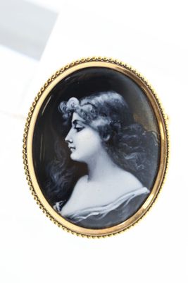 a picture of a woman in a black and white picture