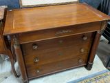 paire de tables de chevet anciennes en bois, avec plateau en marbre et tiroirs