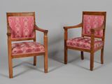 deux chaises en bois avec un revêtement rose, revêtement, revêtement, revêtement, revêtement, revêtement, revêtement, revêtement, revêtement