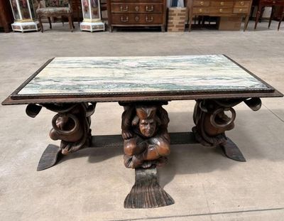 a table that has a statue on it in the middle of the floor