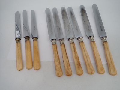 6 grands couteaux manches os et 3 petits couteaux manches os