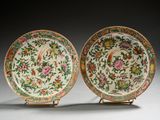 paire d'assiettes de la famille chinoise avec oiseaux et fleurs