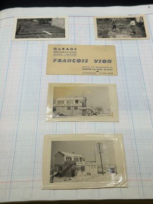 quelques vieilles photos en noir et blanc d'une maison et de quelques bâtiments