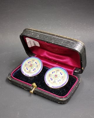 paire de boutons de manchette en argent et émail, dans un écrin doublé de velours