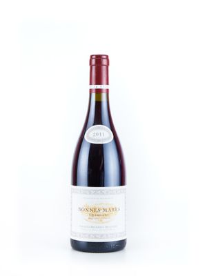 une bouteille de vin posée sur une table
