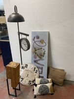 Ensemble comprenant un lampadaire-horloge, une sellette, une… (photo 3)