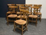 many chairs that are lined up in a room