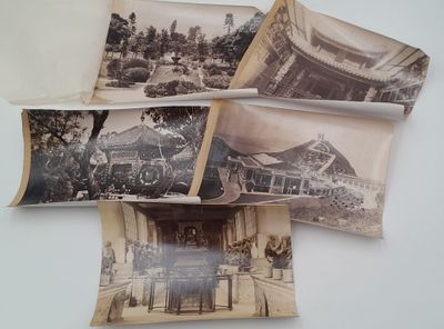A. CHAN (ou YA ZHEN) XXème. Réunion de 5 photographies de Ho…