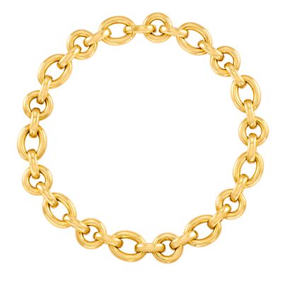 un bracelet en chaîne en or sur fond blanc