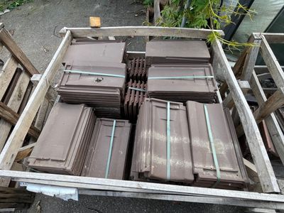 Ensemble de tuiles JURA TEREAL contenu sur 2 palettes avec t…