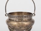 une casserole en laiton avec une poignée sur laquelle est inscrit « Carriniers Lauссе »