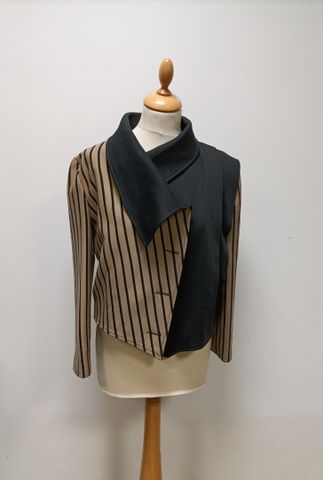 Lot de 3 vestes. COQUILLAGE marron rayée noir taille 40 à vue, Mi