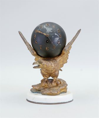 Peigne de table en bronze en forme d'aigle français, posé su…