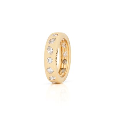 une bague en or jaune 18 carats sertie de diamants
