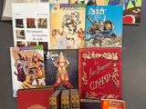 un grand nombre de livres posés sur une table