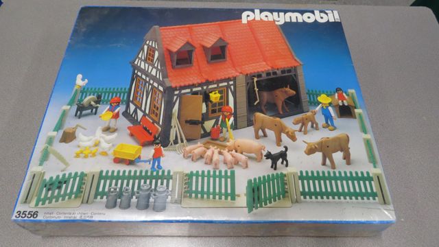 Lot PLAYMOBIL contenant la ferme (n°3556), « Enfant et poulailler...