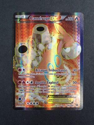 gros plan d'une carte pokemon sur une table