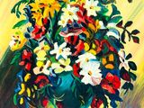tableau représentant un vase de fleurs posé sur une table, sur fond jaune