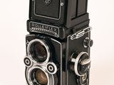 a black and white photo of an old fashioned camera