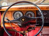 steering wheel and dashboard of a classic car with gauges and gauges
