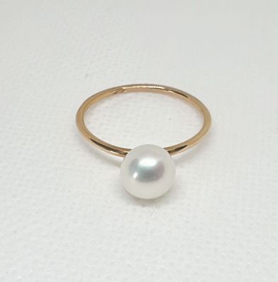 PORCHET- Une bague en or rose 750/1000 sertie d'une perle de…
