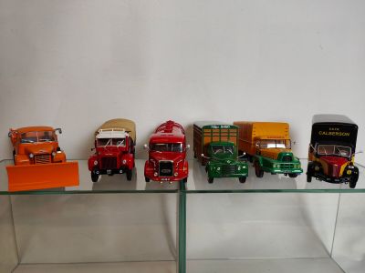 Collection Kiosque suite : Lot de 4 camions dont Calberson, …
