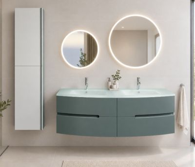 deux miroirs ronds accrochés au mur au-dessus d'un lavabo double