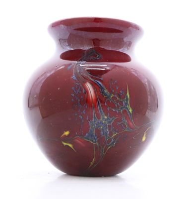Jean-Michel OPERTO (né en 1975) Vase boule en verre rouge à …