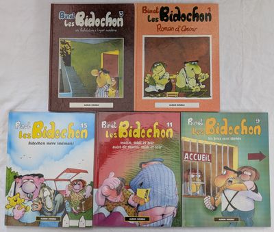 plusieurs livres pour enfants sont alignés sur une surface blanche