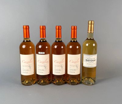trois bouteilles de vin sont posées l'une à côté de l'autre sur une table