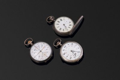 Trois montres à ancre en argent, dont une savonnette.