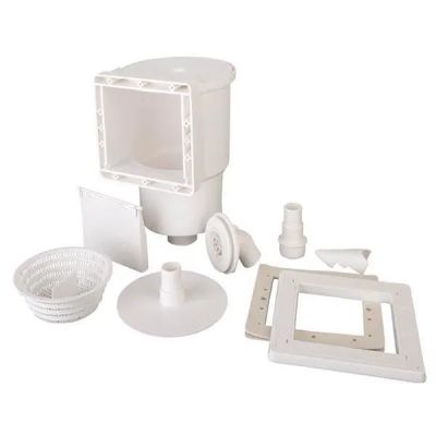 une photo représentant des toilettes blanches et leurs accessoires sur fond blanc