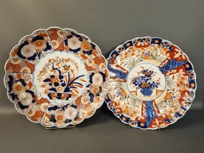 pair of japanese imari porcelain plates