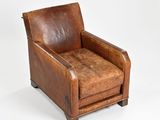 fauteuil en cuir marron sur fond blanc, avec une toile de fond blanche