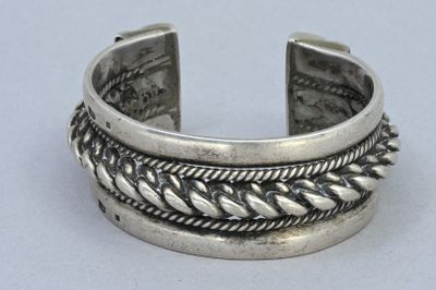 bracelet manchette en argent sterling orné d'un motif de corde torsadée