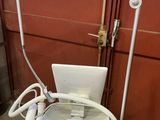 une image représentant une machine sur laquelle est posé un ordinateur portable
