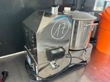a machine that is sitting on the floor in a room
