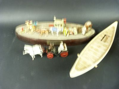 un petit bateau sur lequel se trouvent de nombreuses figurines